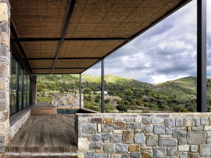 A Stunning Rustic Home with a Rough and Warm Interior in Turkey by Cirakoglu Architects (9)