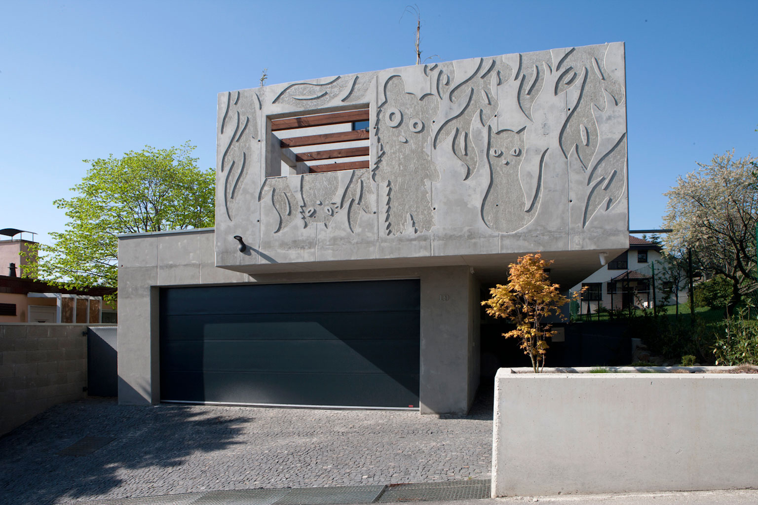 A Stunning Sculptural Concrete Villa in Bratislava, Slovakia by ARCHITEKTI ŠEBO LICHÝ (4)