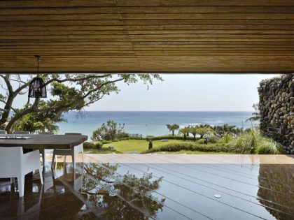 A Stunning Seafront Home with Pool and Spectacular Ocean Views in Taiwan by Create + Think Design Studio (11)