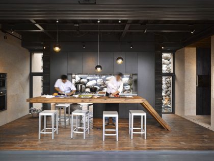 A Stunning Seafront Home with Pool and Spectacular Ocean Views in Taiwan by Create + Think Design Studio (14)