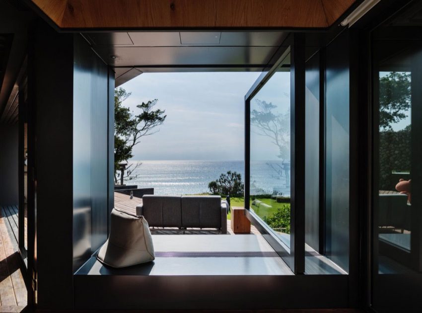 A Stunning Seafront Home with Pool and Spectacular Ocean Views in Taiwan by Create + Think Design Studio (18)