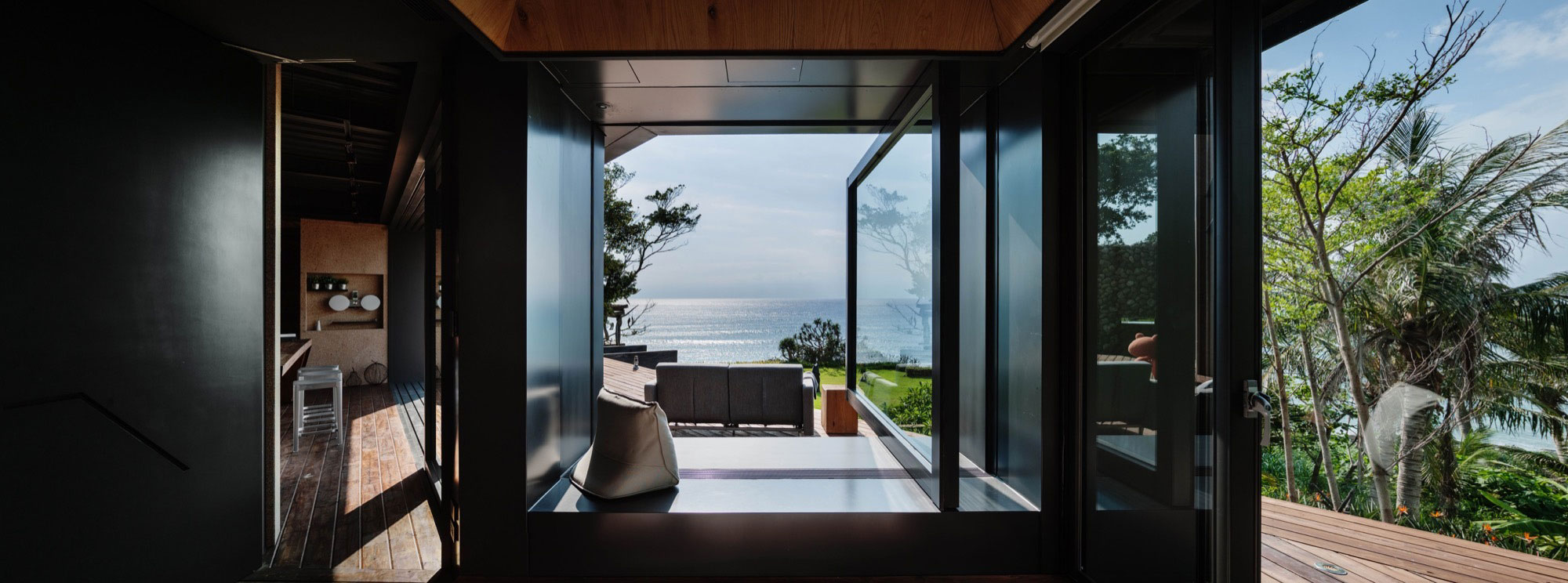 A Stunning Seafront Home with Pool and Spectacular Ocean Views in Taiwan by Create + Think Design Studio (18)