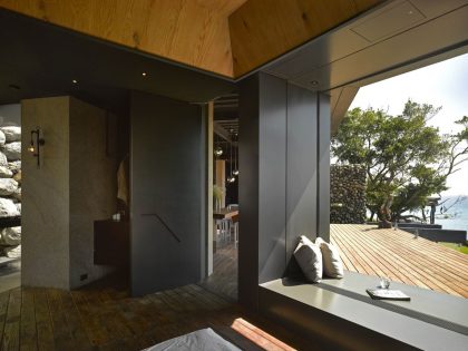 A Stunning Seafront Home with Pool and Spectacular Ocean Views in Taiwan by Create + Think Design Studio (24)