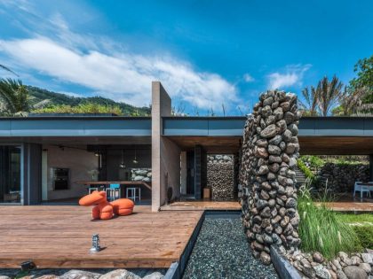 A Stunning Seafront Home with Pool and Spectacular Ocean Views in Taiwan by Create + Think Design Studio (3)