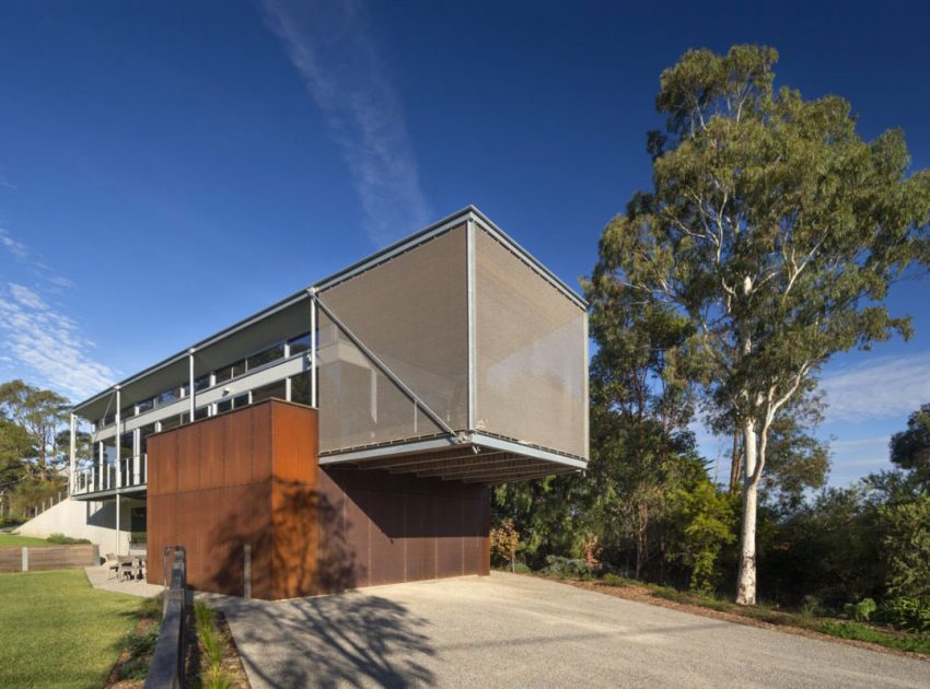 A Stunning Seaside House with Butterfly Roof and Glazed Facades on the Mornington Peninsula by Tim Spicer Architects and Col Bandy Architects (1)