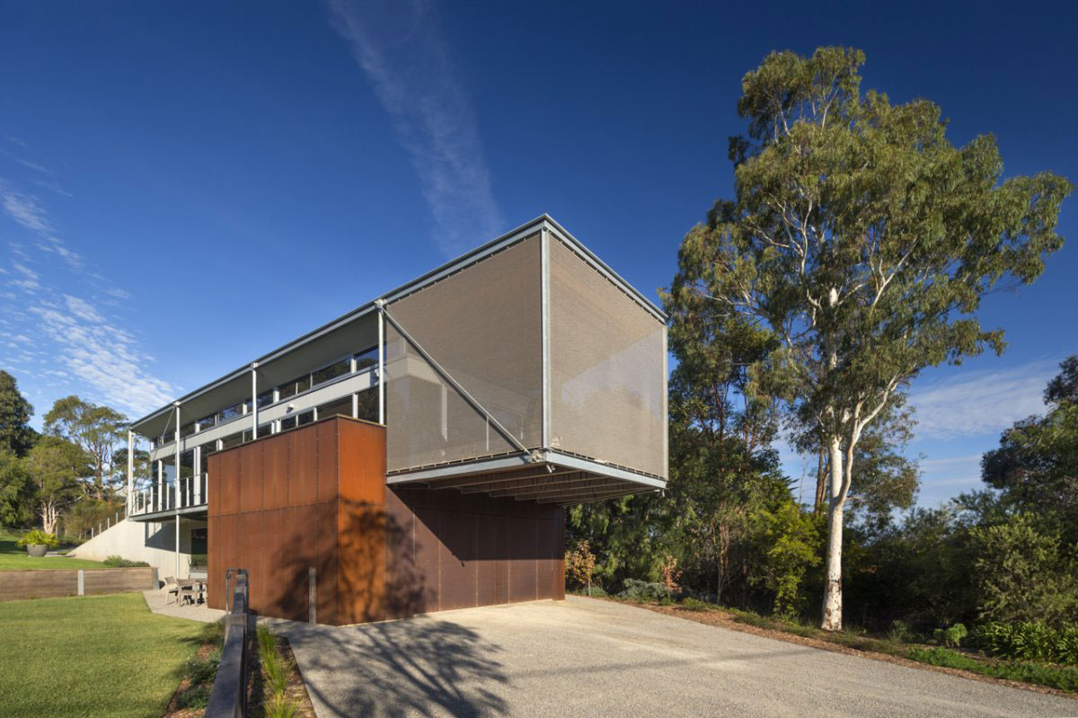 A Stunning Seaside House with Butterfly Roof and Glazed Facades on the Mornington Peninsula by Tim Spicer Architects and Col Bandy Architects (1)