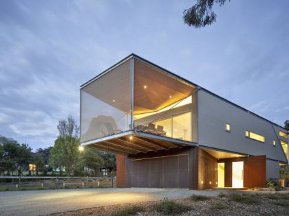 A Stunning Seaside House with Butterfly Roof and Glazed Facades on the Mornington Peninsula by Tim Spicer Architects and Col Bandy Architects (10)