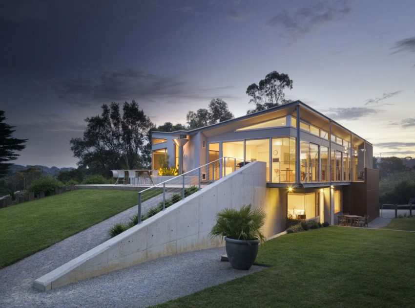 A Stunning Seaside House with Butterfly Roof and Glazed Facades on the Mornington Peninsula by Tim Spicer Architects and Col Bandy Architects (11)