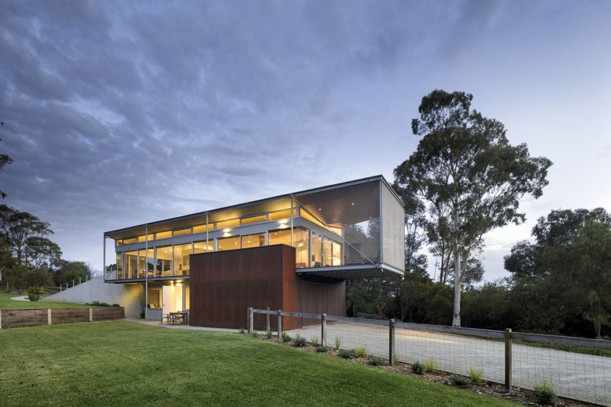 A Stunning Seaside House with Butterfly Roof and Glazed Facades on the Mornington Peninsula by Tim Spicer Architects and Col Bandy Architects (12)