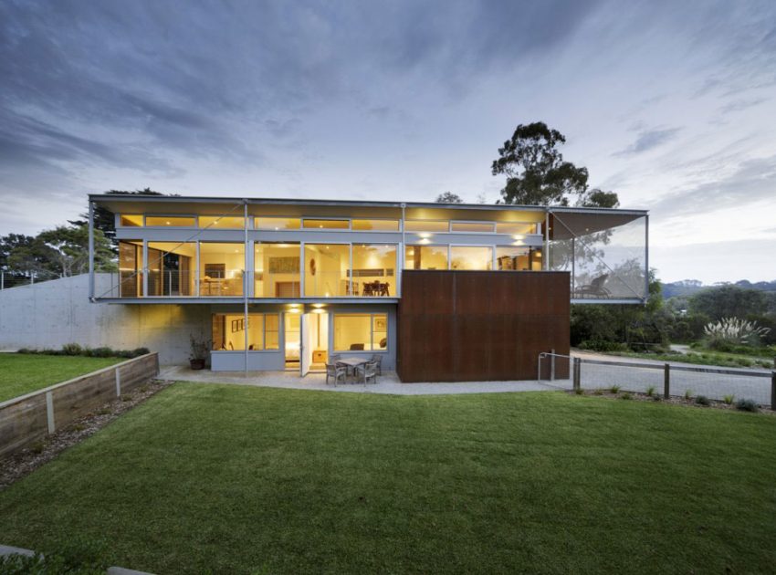 A Stunning Seaside House with Butterfly Roof and Glazed Facades on the Mornington Peninsula by Tim Spicer Architects and Col Bandy Architects (13)