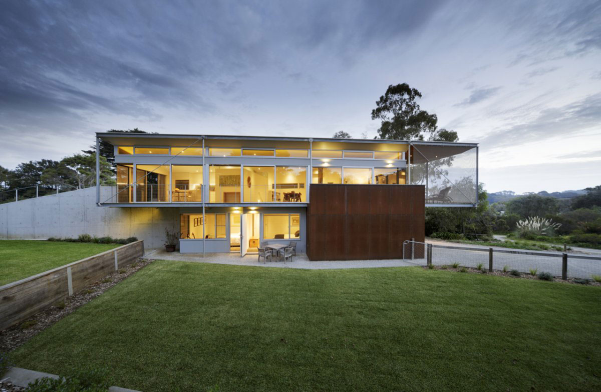 A Stunning Seaside House with Butterfly Roof and Glazed Facades on the Mornington Peninsula by Tim Spicer Architects and Col Bandy Architects (13)