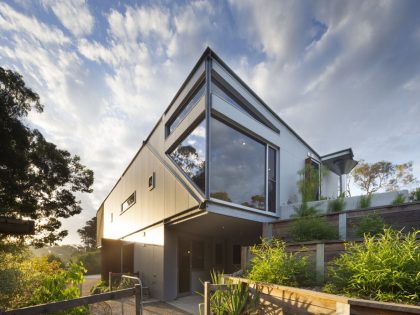 A Stunning Seaside House with Butterfly Roof and Glazed Facades on the Mornington Peninsula by Tim Spicer Architects and Col Bandy Architects (2)