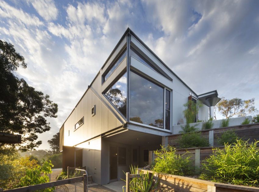 A Stunning Seaside House with Butterfly Roof and Glazed Facades on the Mornington Peninsula by Tim Spicer Architects and Col Bandy Architects (2)