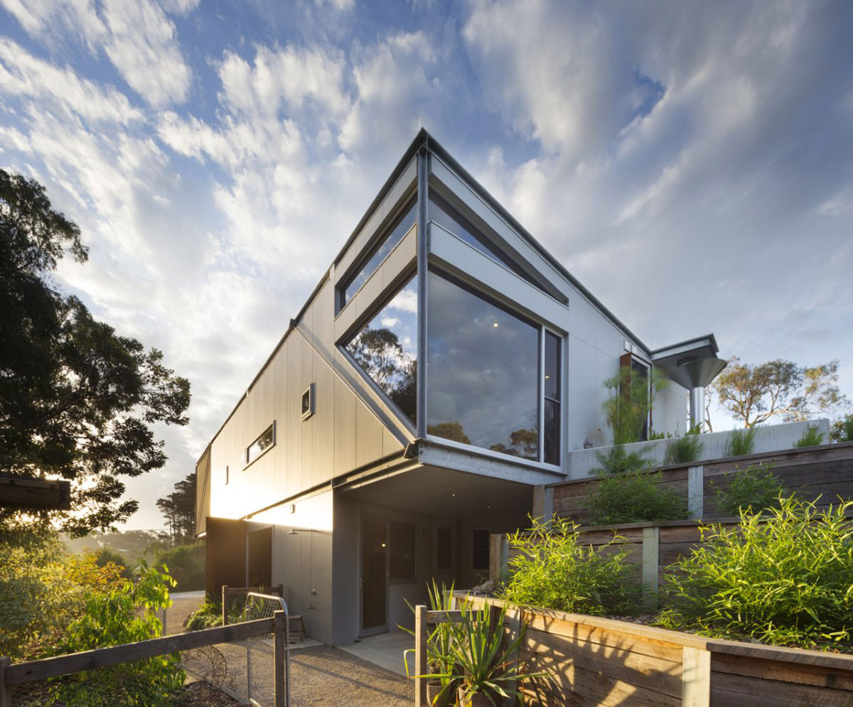 A Stunning Seaside House with Butterfly Roof and Glazed Facades on the Mornington Peninsula by Tim Spicer Architects and Col Bandy Architects (2)