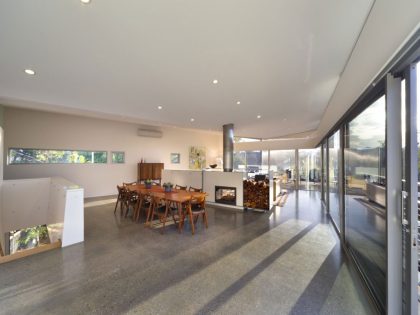 A Stunning Seaside House with Butterfly Roof and Glazed Facades on the Mornington Peninsula by Tim Spicer Architects and Col Bandy Architects (5)