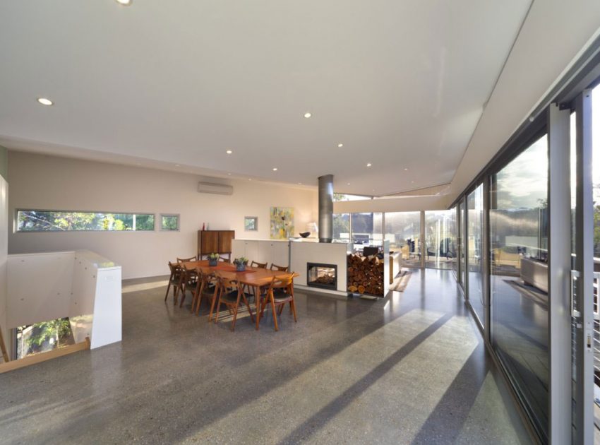 A Stunning Seaside House with Butterfly Roof and Glazed Facades on the Mornington Peninsula by Tim Spicer Architects and Col Bandy Architects (5)