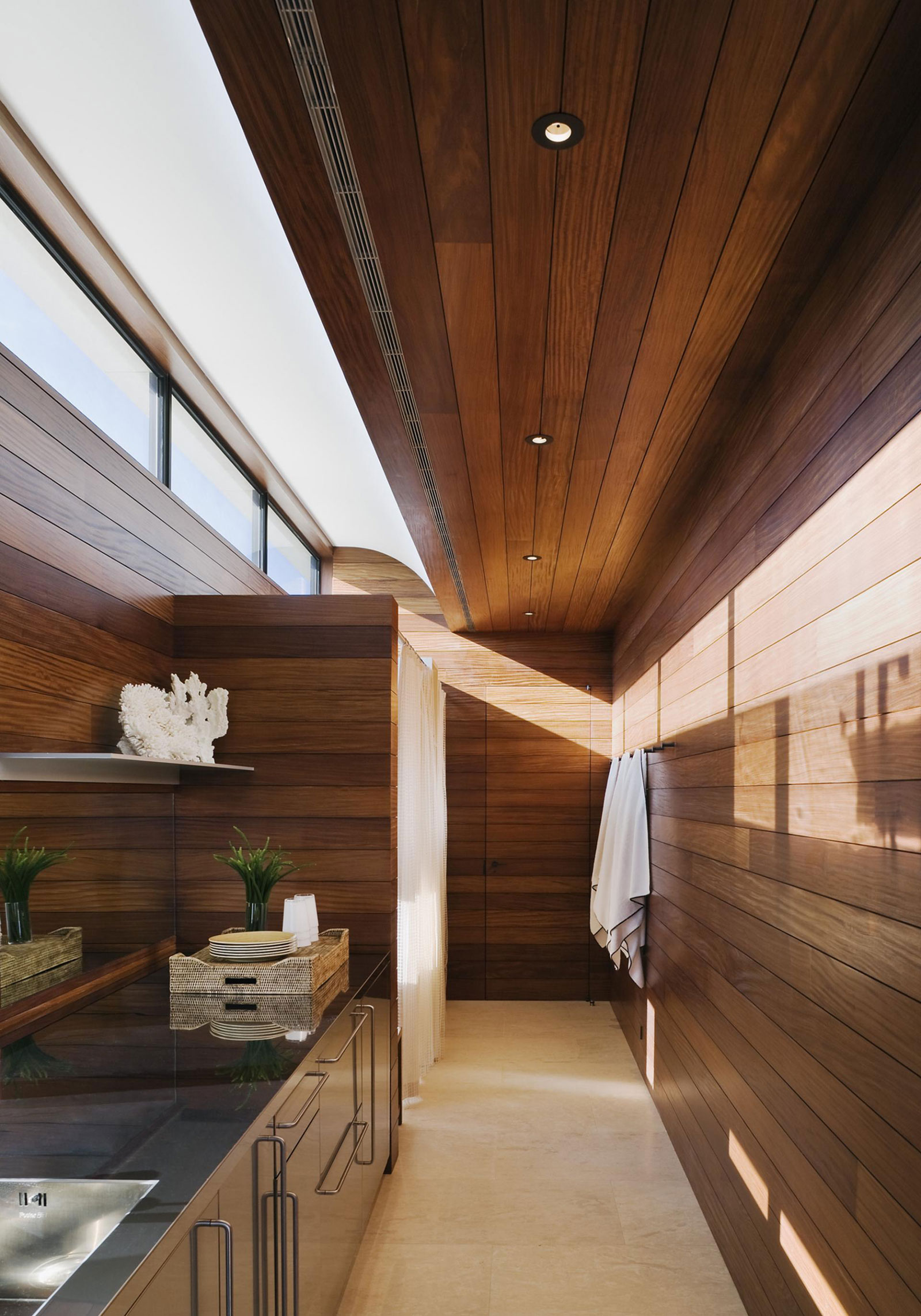 A Stunning Ultramodern Beach House Greeted by an Elegant Cantilevered Room in Southampton by Alexander Gorlin Architects (5)