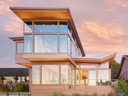 A Stunning Waterfront Home with a Dramatic Panorama of Water and Mountains in Seattle by FINNE Architects (1)