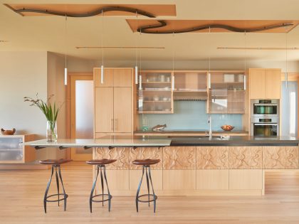 A Stunning Waterfront Home with a Dramatic Panorama of Water and Mountains in Seattle by FINNE Architects (10)