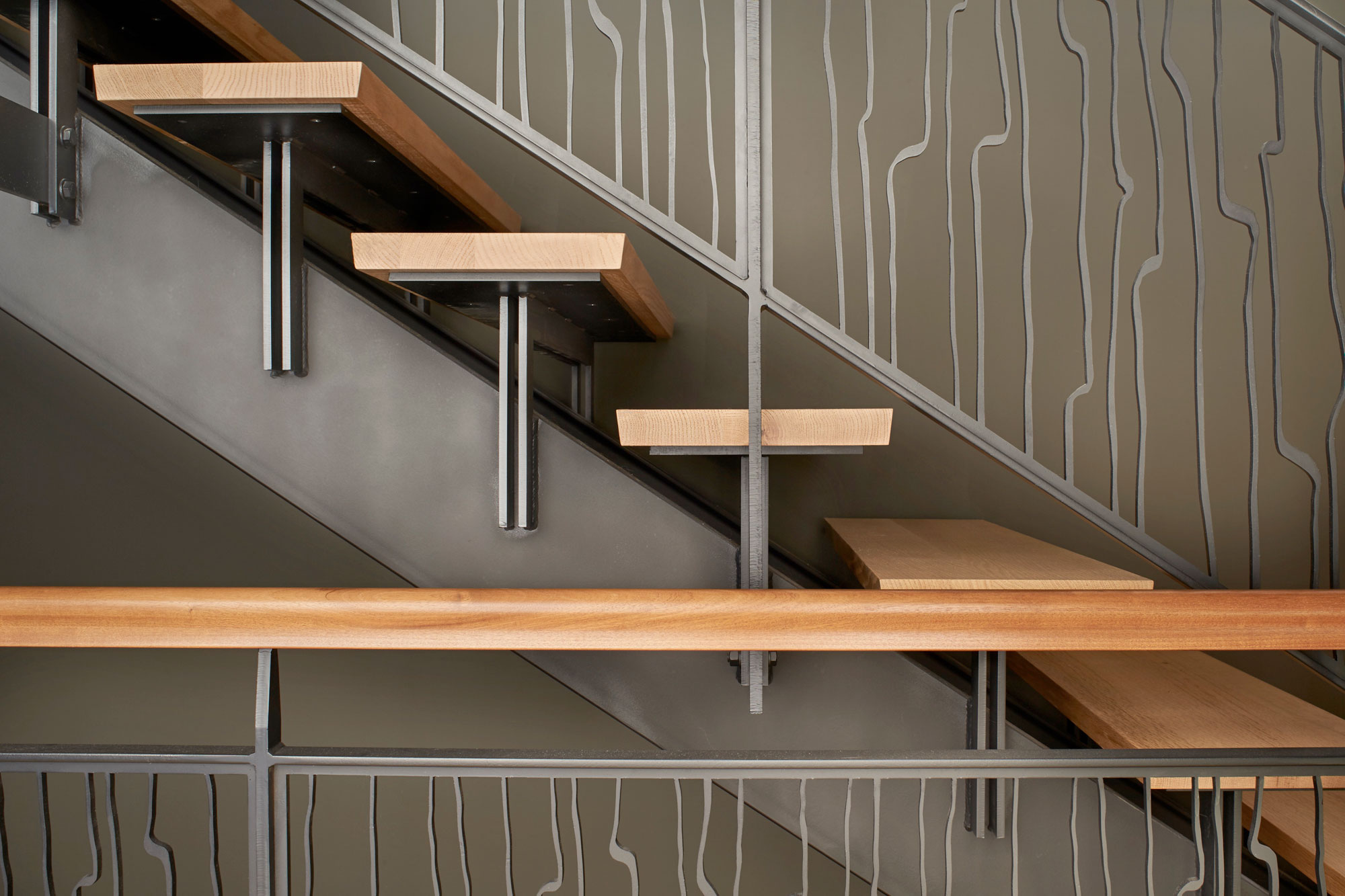 A Stunning Waterfront Home with a Dramatic Panorama of Water and Mountains in Seattle by FINNE Architects (15)