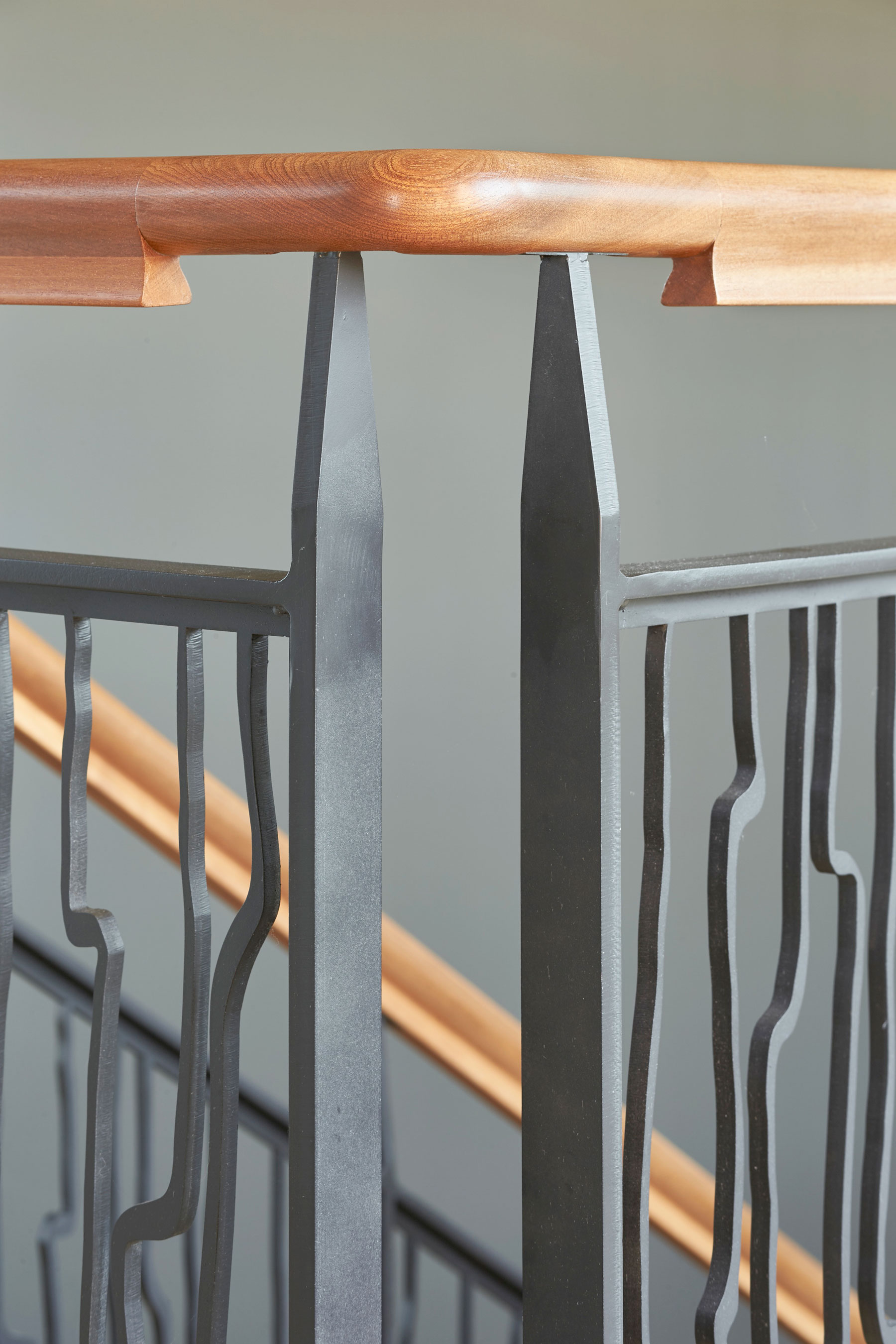 A Stunning Waterfront Home with a Dramatic Panorama of Water and Mountains in Seattle by FINNE Architects (16)