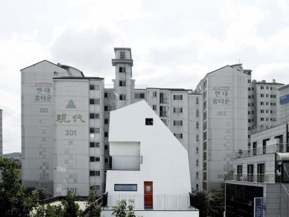 A Stunning White House with Beautiful Pops of Color in Seoul, South Korea