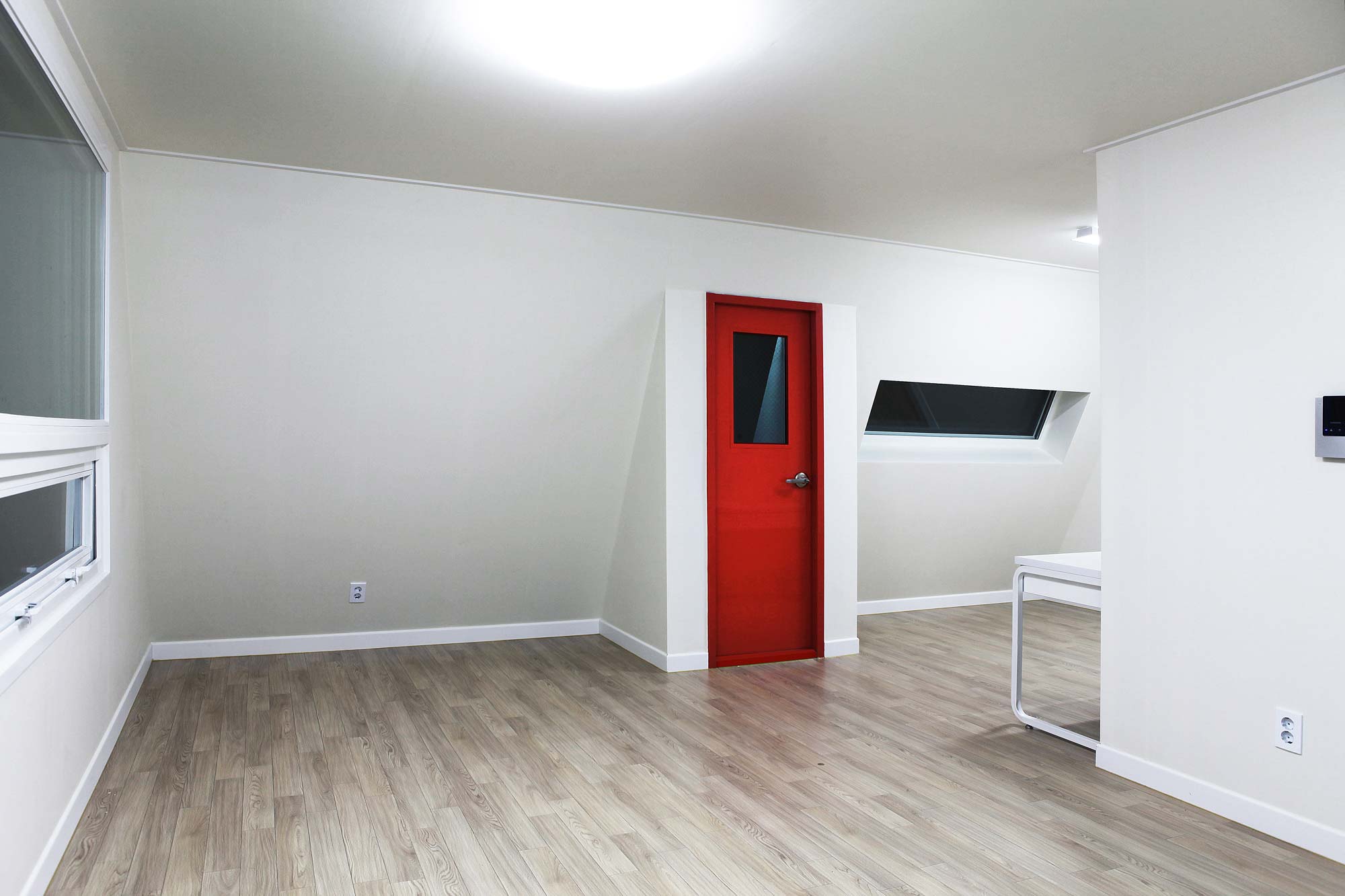 A Stunning White House with Beautiful Pops of Color in Seoul, South Korea by Design band YOAP (13)