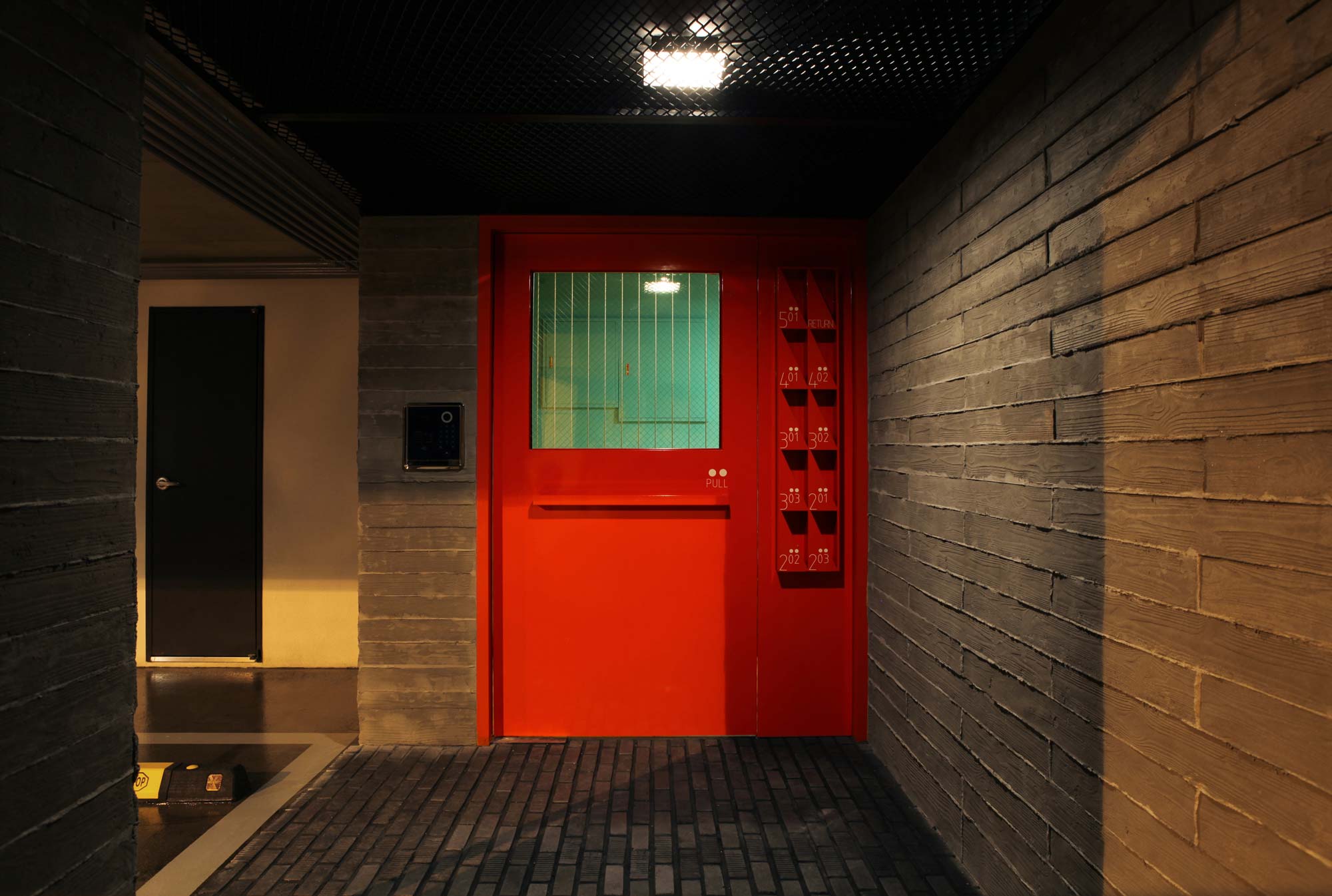 A Stunning White House with Beautiful Pops of Color in Seoul, South Korea by Design band YOAP (18)