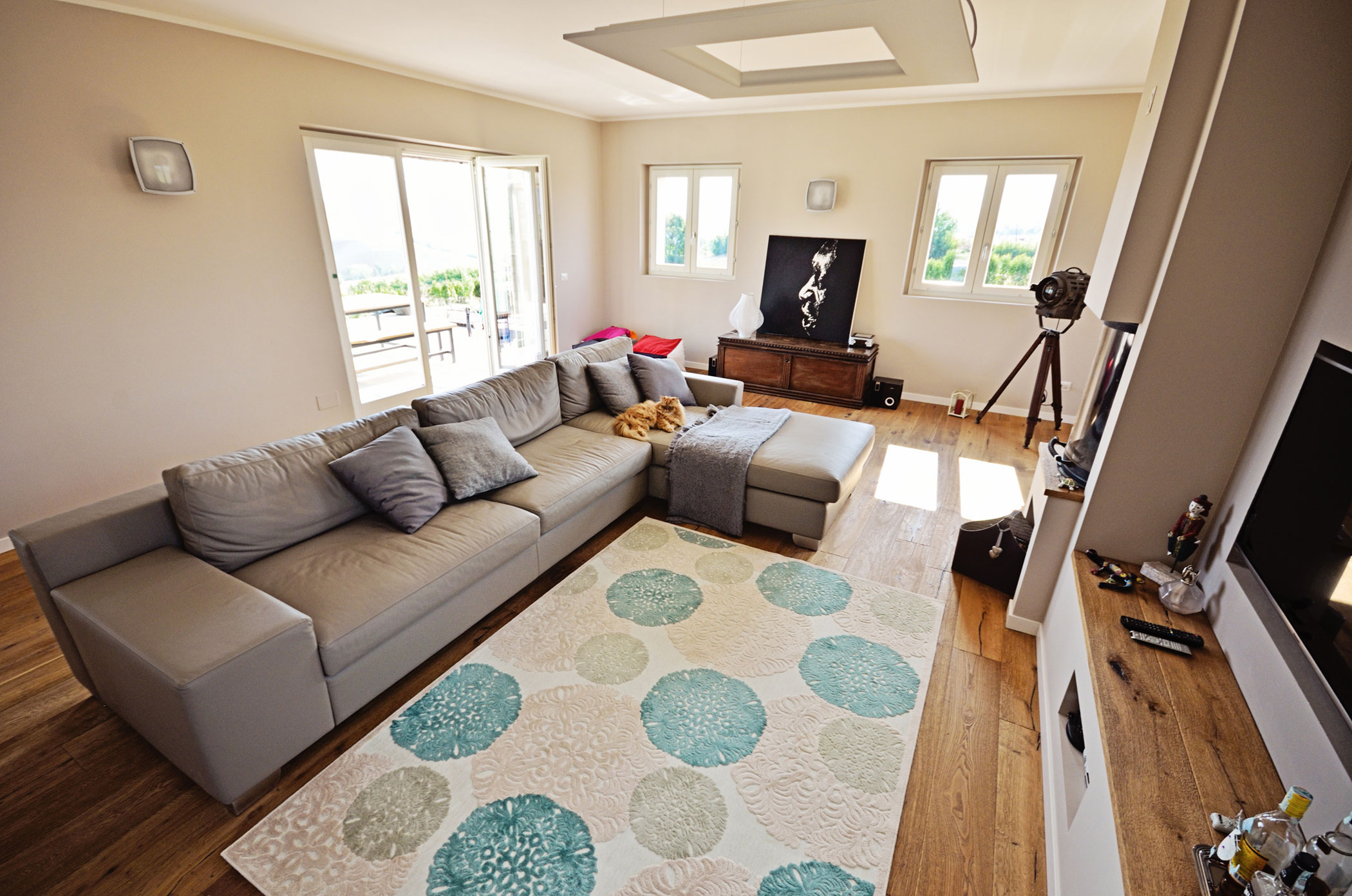 A Stunning and Comfortable Contemporary Home Overlooking the Hills of Saltregna by Paolo Vigoni (1)