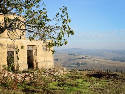 A Stunning and Comfortable Contemporary Home Overlooking the Hills of Saltregna by Paolo Vigoni (15)