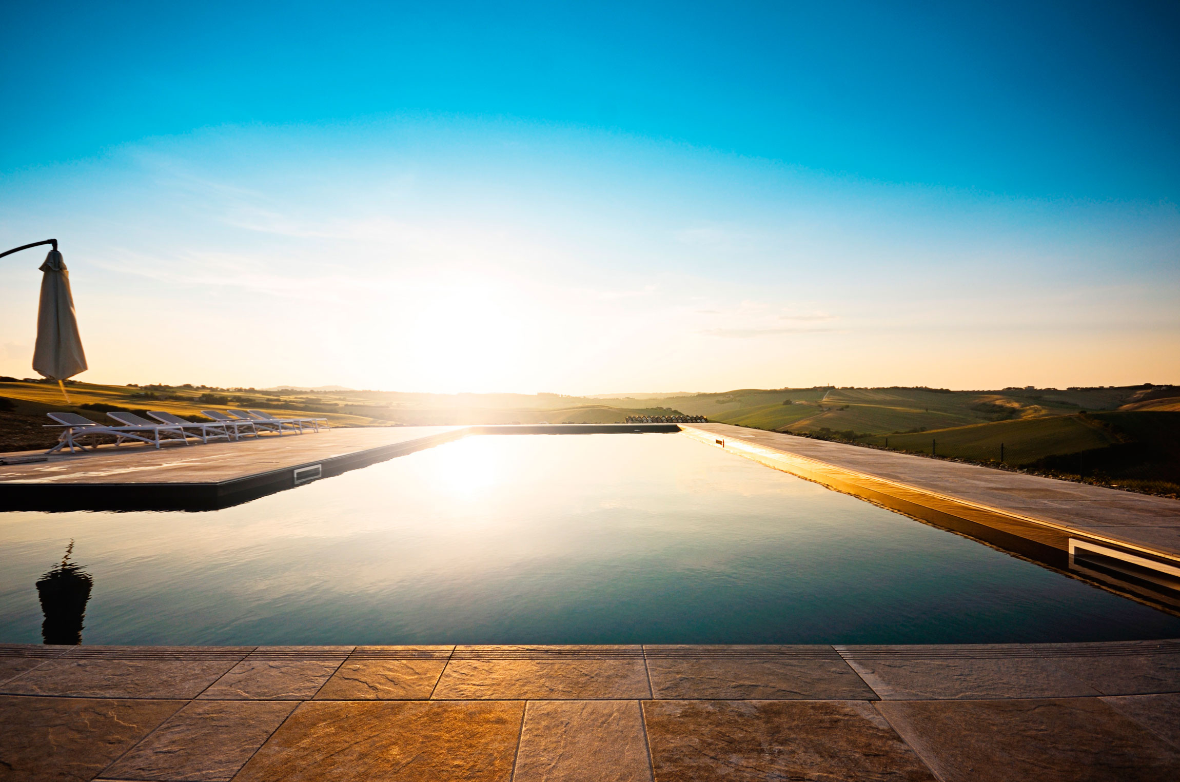 A Stunning and Comfortable Contemporary Home Overlooking the Hills of Saltregna by Paolo Vigoni (16)