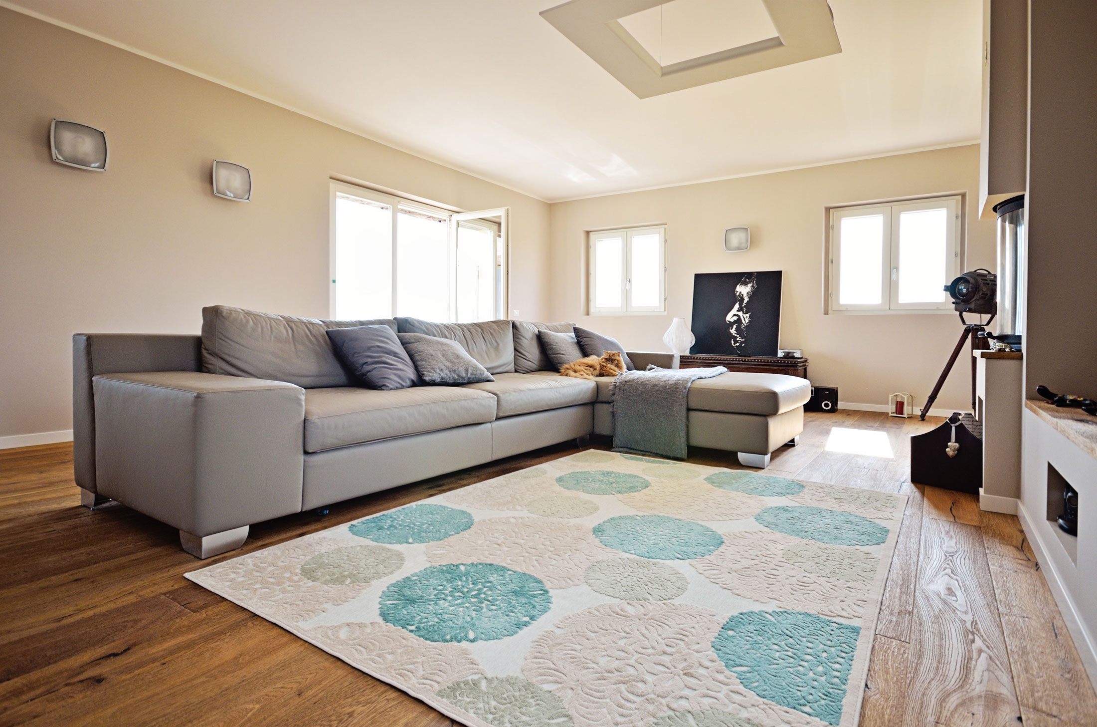 A Stunning and Comfortable Contemporary Home Overlooking the Hills of Saltregna by Paolo Vigoni (2)