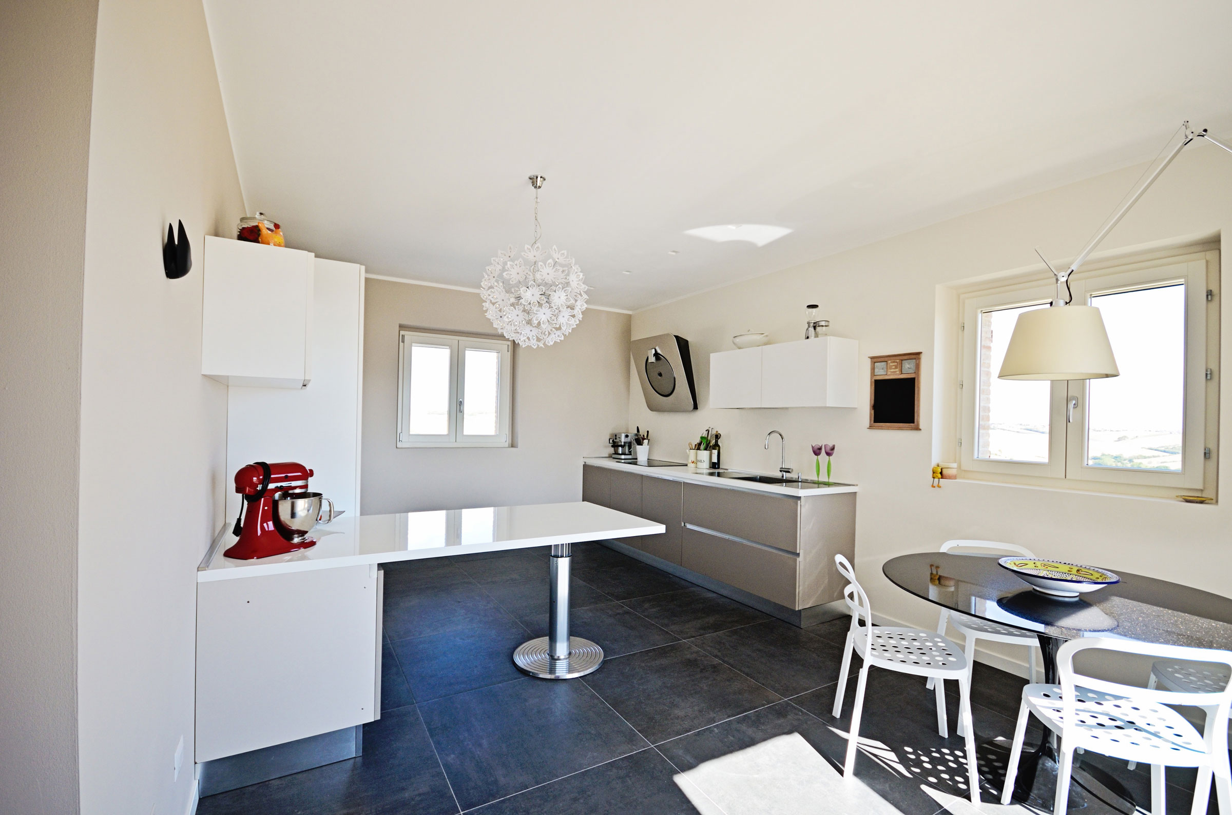 A Stunning and Comfortable Contemporary Home Overlooking the Hills of Saltregna by Paolo Vigoni (4)