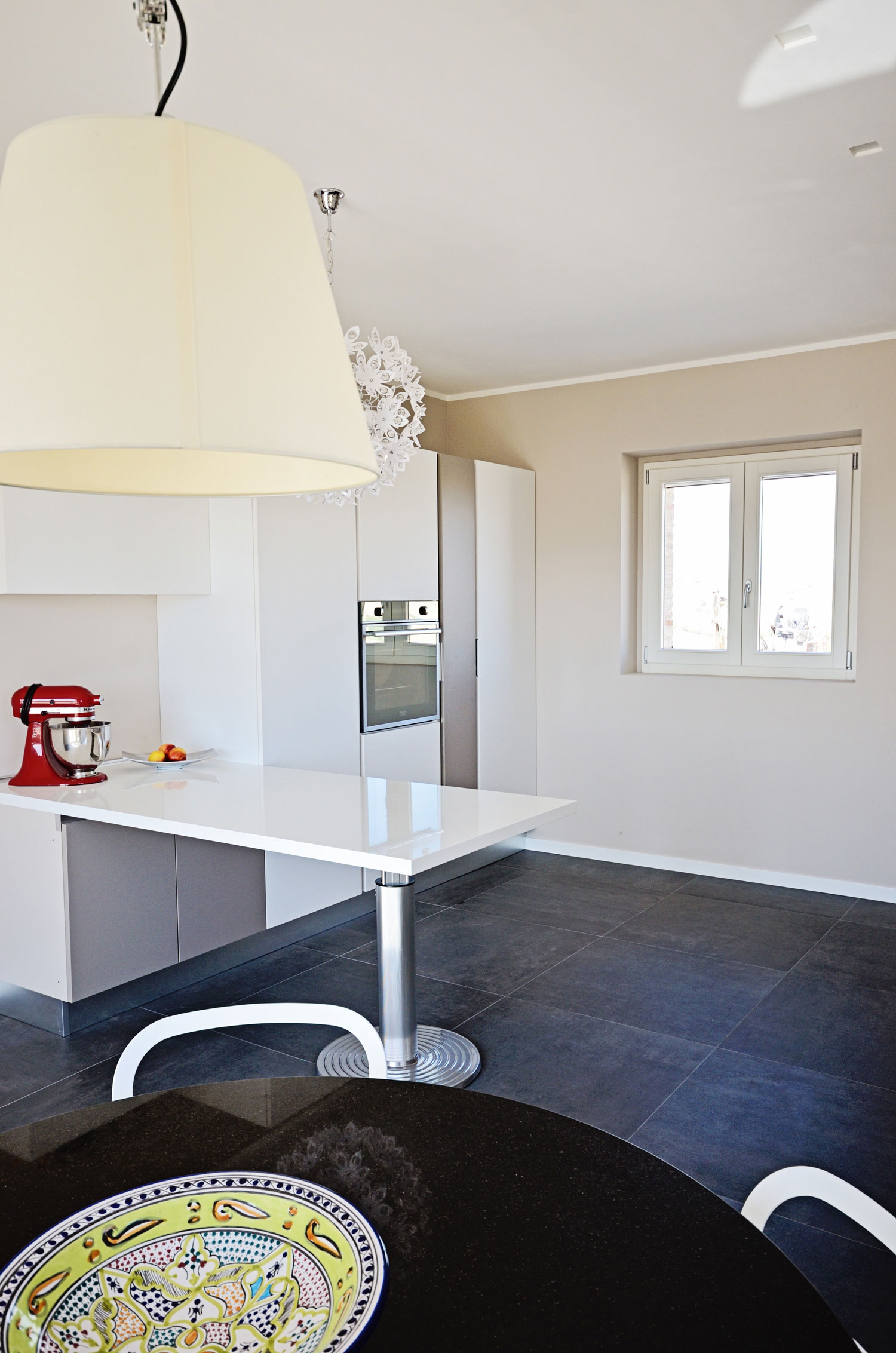 A Stunning and Comfortable Contemporary Home Overlooking the Hills of Saltregna by Paolo Vigoni (5)