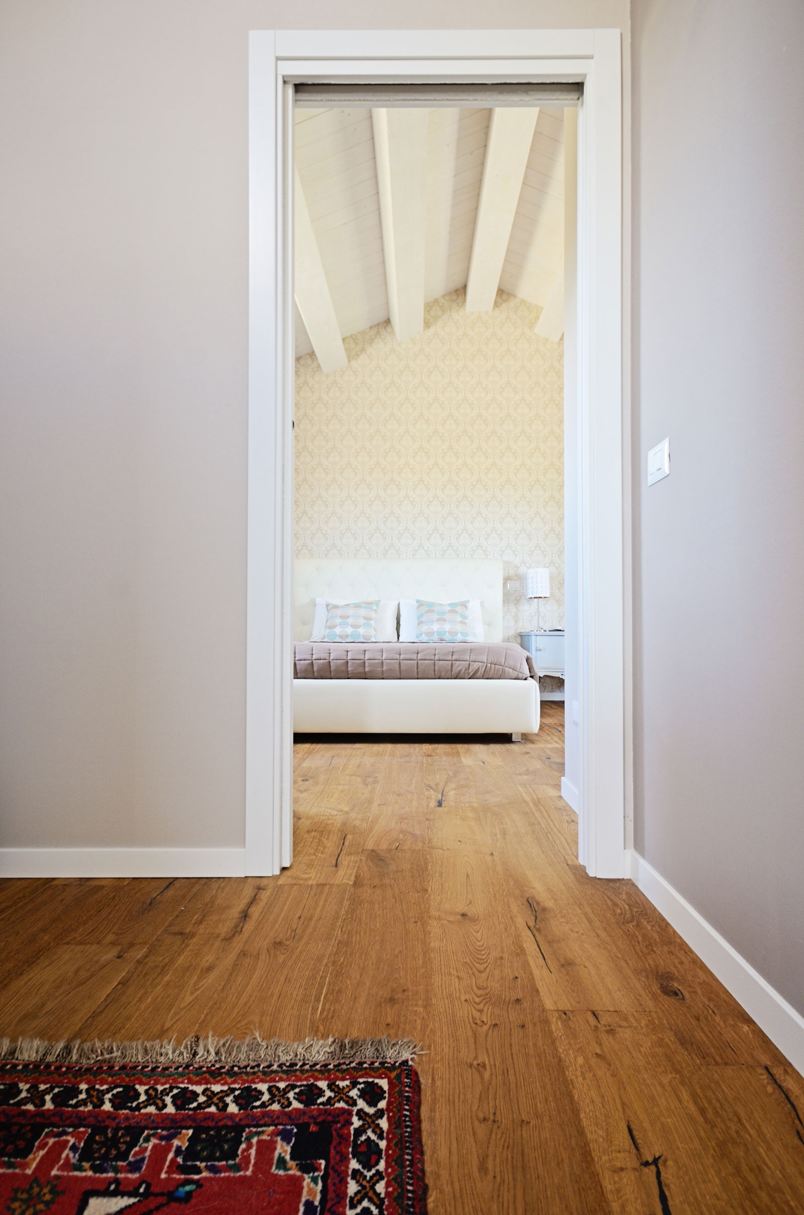 A Stunning and Comfortable Contemporary Home Overlooking the Hills of Saltregna by Paolo Vigoni (8)