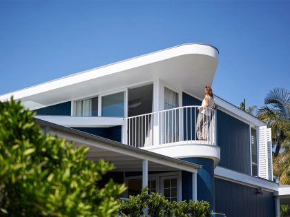 A Stunning and Luminous Beach House Inspired by a Ship on Stilts in Collaroy by Luigi Rosselli Architects (1)