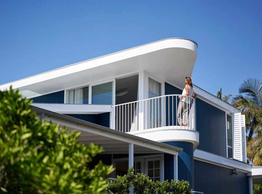 A Stunning and Luminous Beach House Inspired by a Ship on Stilts in Collaroy by Luigi Rosselli Architects (1)