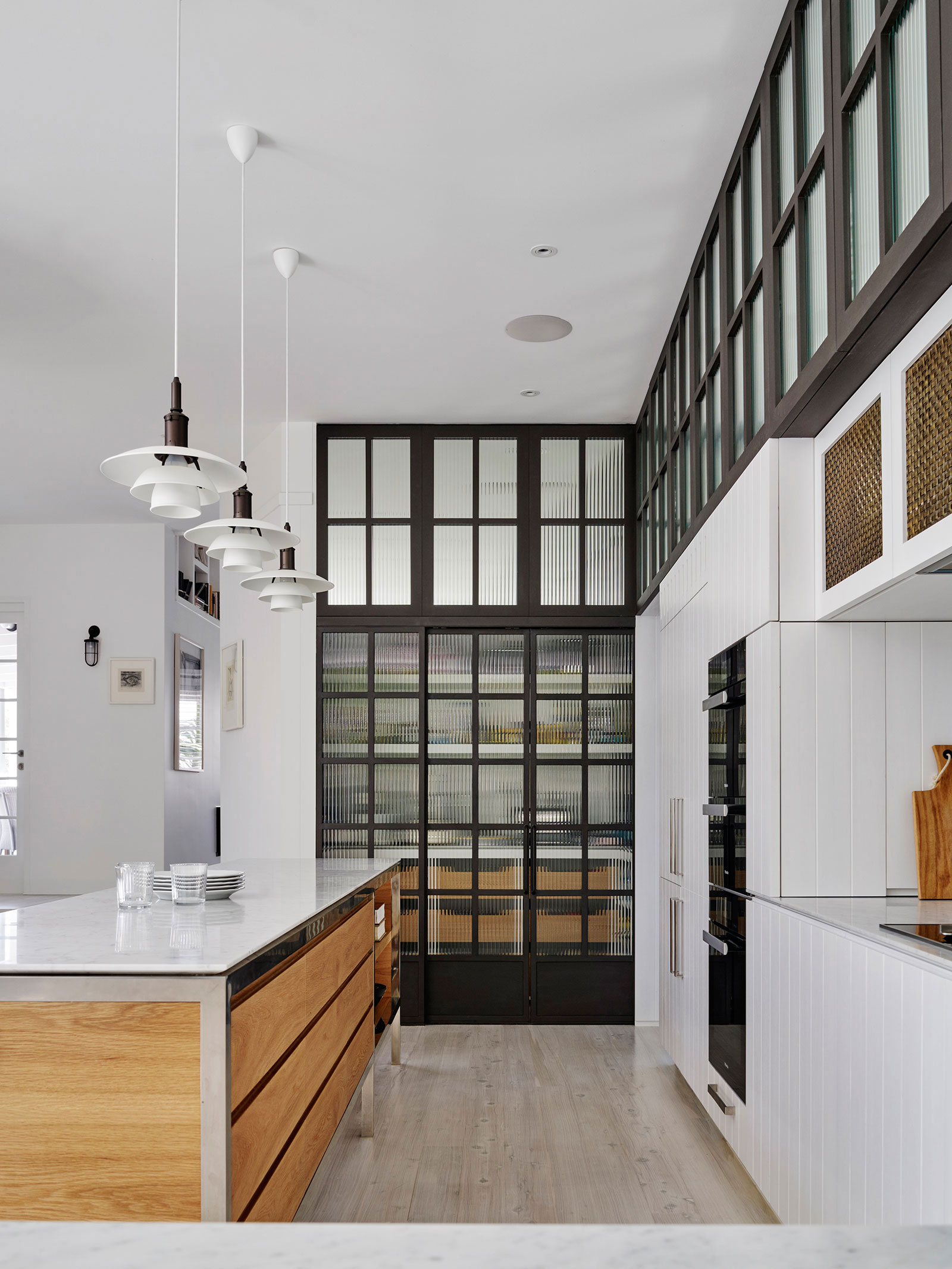 A Stunning and Luminous Beach House Inspired by a Ship on Stilts in Collaroy by Luigi Rosselli Architects (11)
