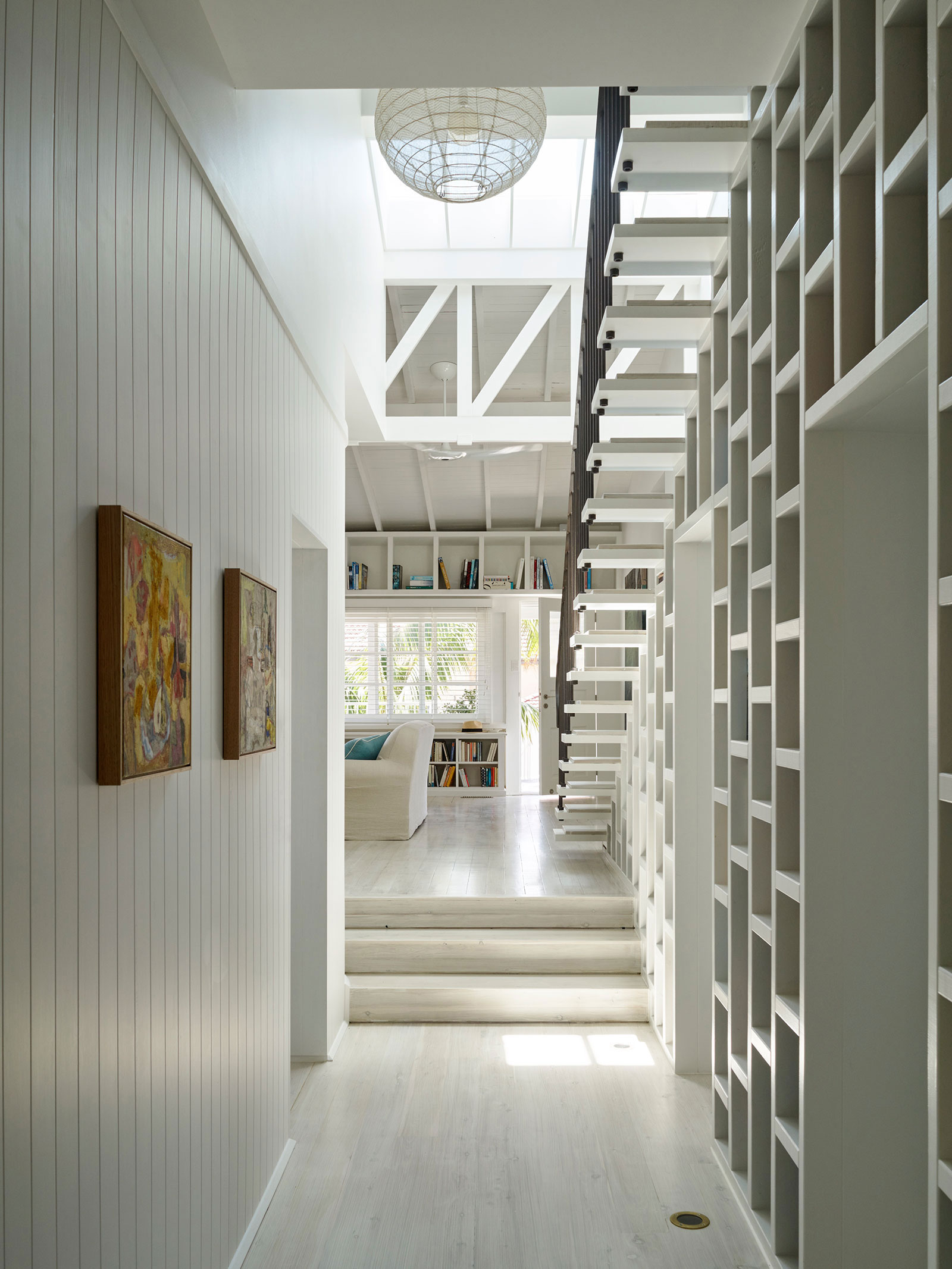 A Stunning and Luminous Beach House Inspired by a Ship on Stilts in Collaroy by Luigi Rosselli Architects (13)