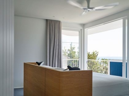 A Stunning and Luminous Beach House Inspired by a Ship on Stilts in Collaroy by Luigi Rosselli Architects (15)