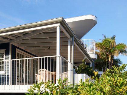 A Stunning and Luminous Beach House Inspired by a Ship on Stilts in Collaroy by Luigi Rosselli Architects (4)