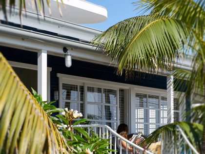 A Stunning and Luminous Beach House Inspired by a Ship on Stilts in Collaroy by Luigi Rosselli Architects (6)