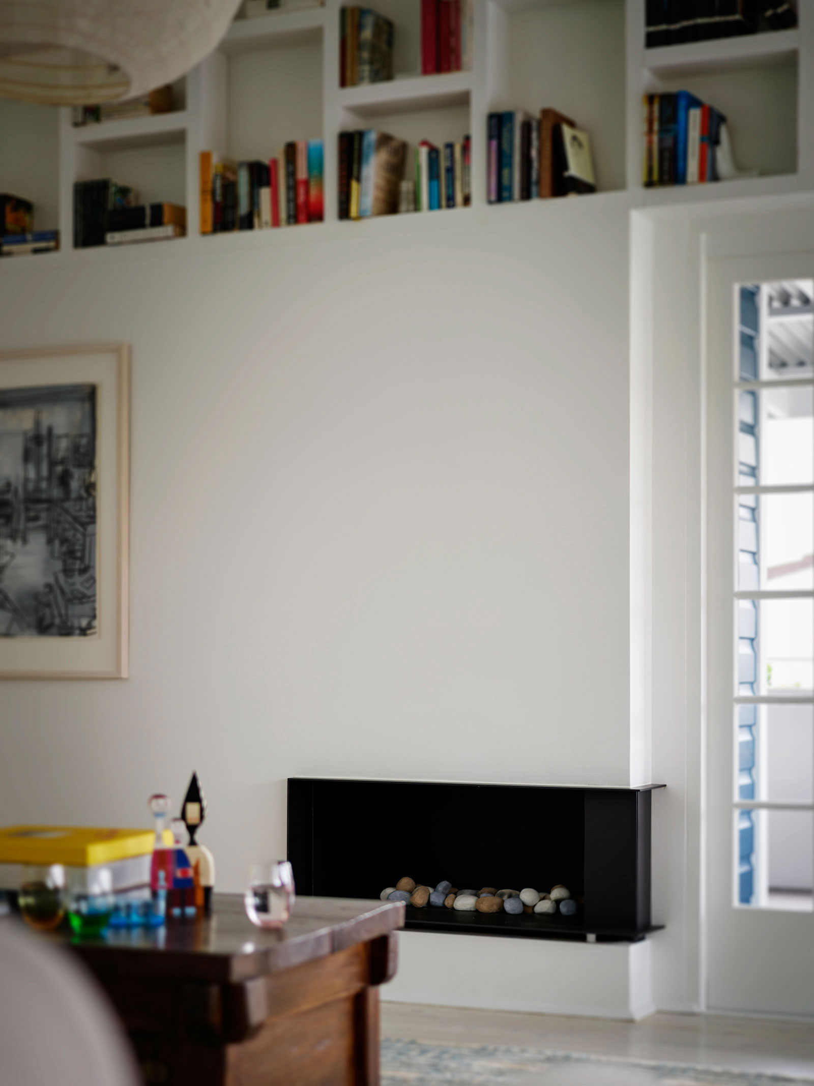 A Stunning and Luminous Beach House Inspired by a Ship on Stilts in Collaroy by Luigi Rosselli Architects (9)