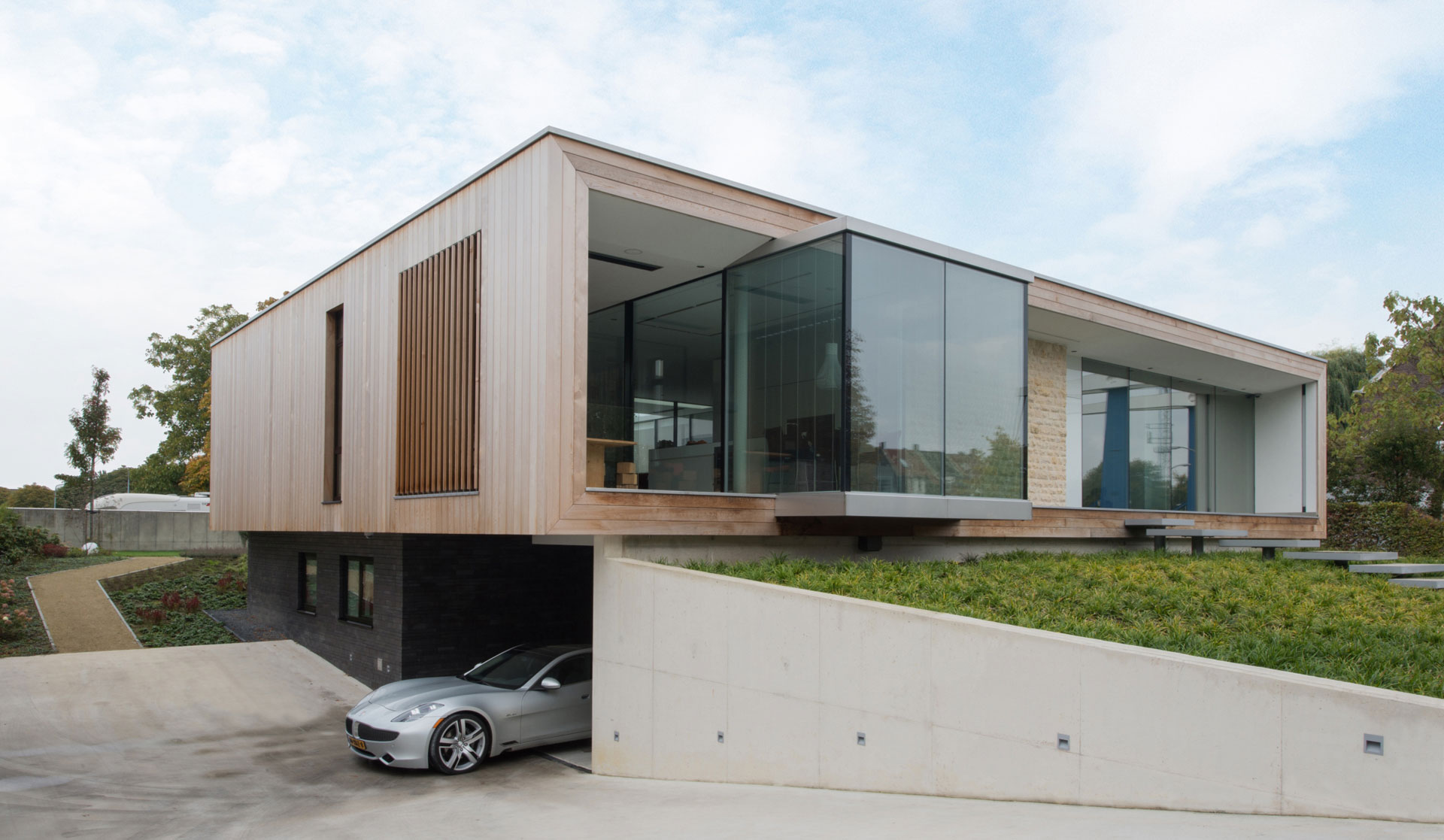 A Stunning and Luminous Contemporary Home on the Edge of a Pretty Man-Made River by LIAG architects (1)