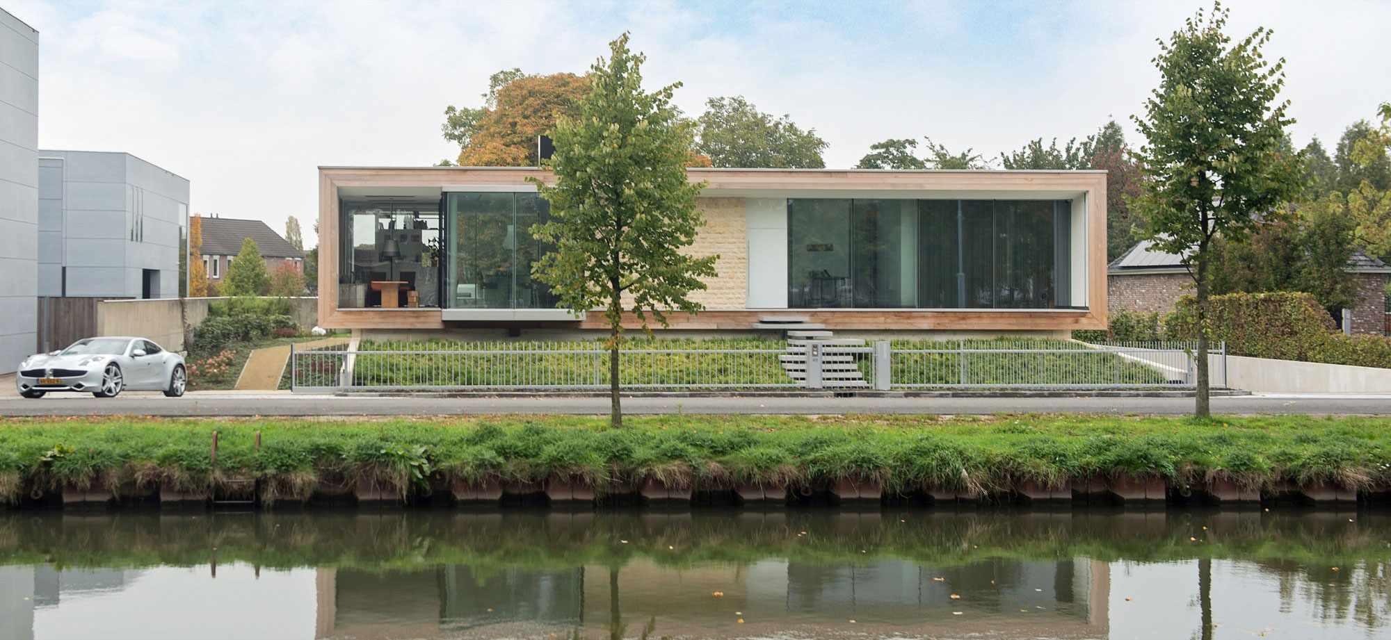 A Stunning and Luminous Contemporary Home on the Edge of a Pretty Man-Made River by LIAG architects (2)