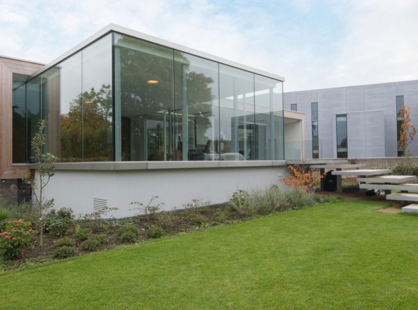 A Stunning and Luminous Contemporary Home on the Edge of a Pretty Man-Made River by LIAG architects (3)