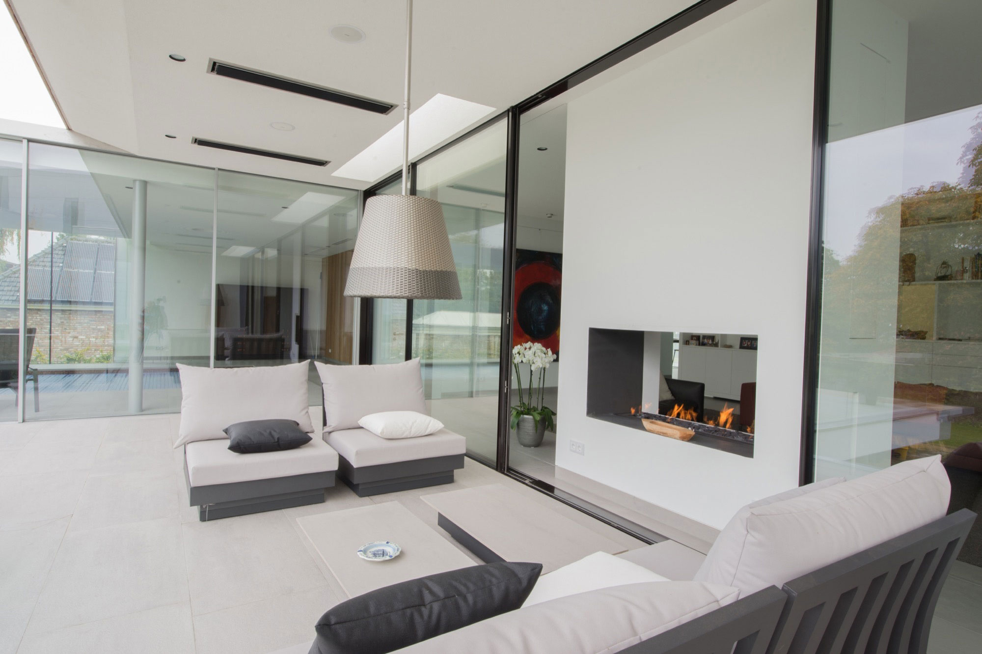 A Stunning and Luminous Contemporary Home on the Edge of a Pretty Man-Made River by LIAG architects (6)