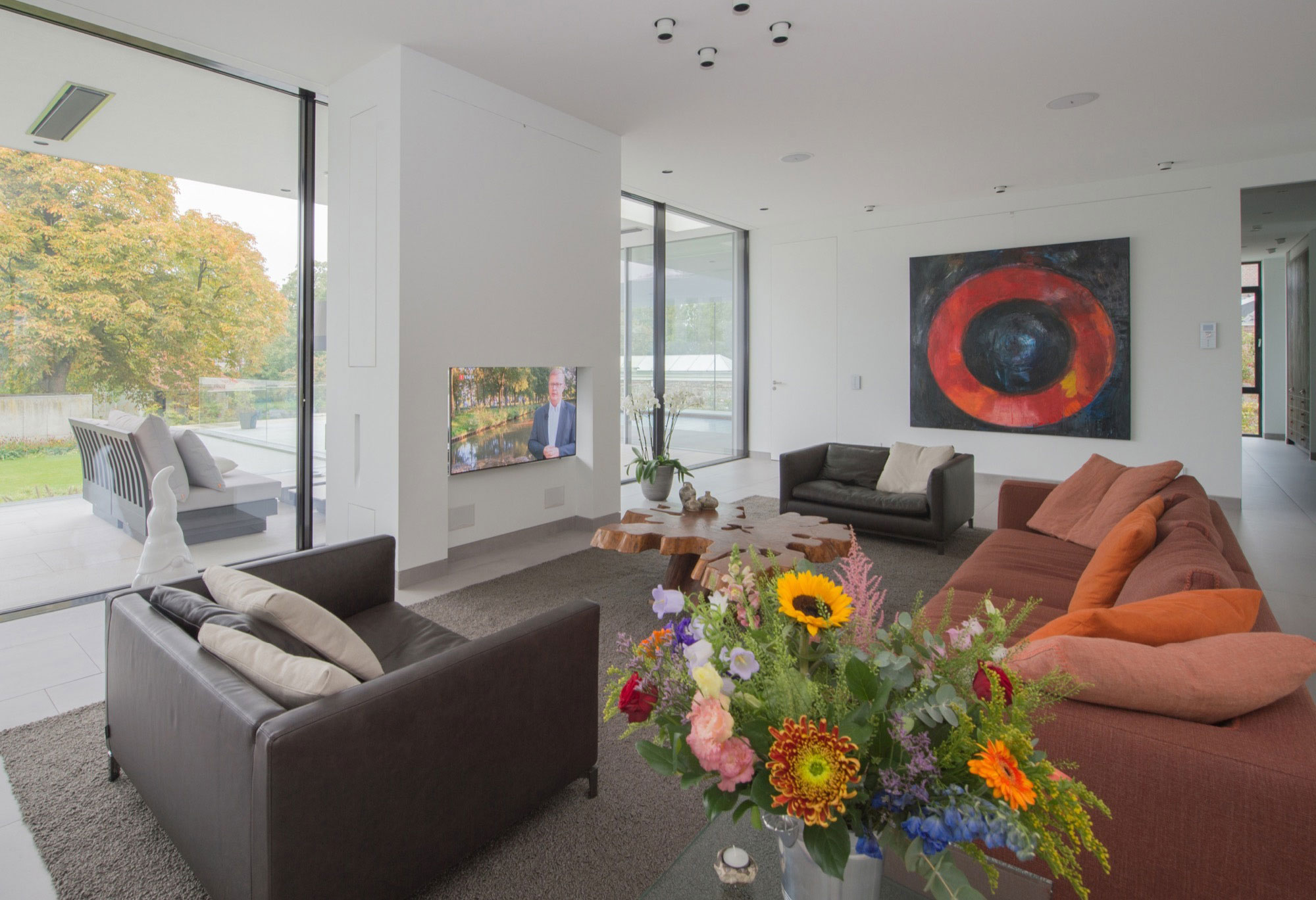 A Stunning and Luminous Contemporary Home on the Edge of a Pretty Man-Made River by LIAG architects (9)
