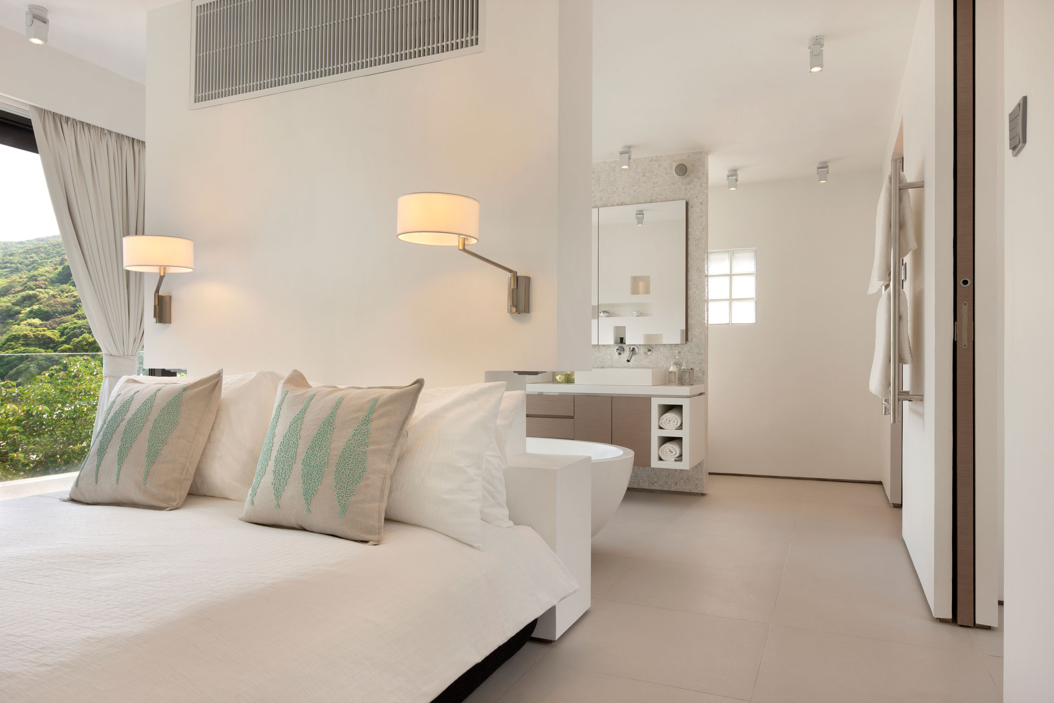 A Stunning and Outstanding Contemporary Home in Clearwater Bay, Hong Kong by Original Vision (17)