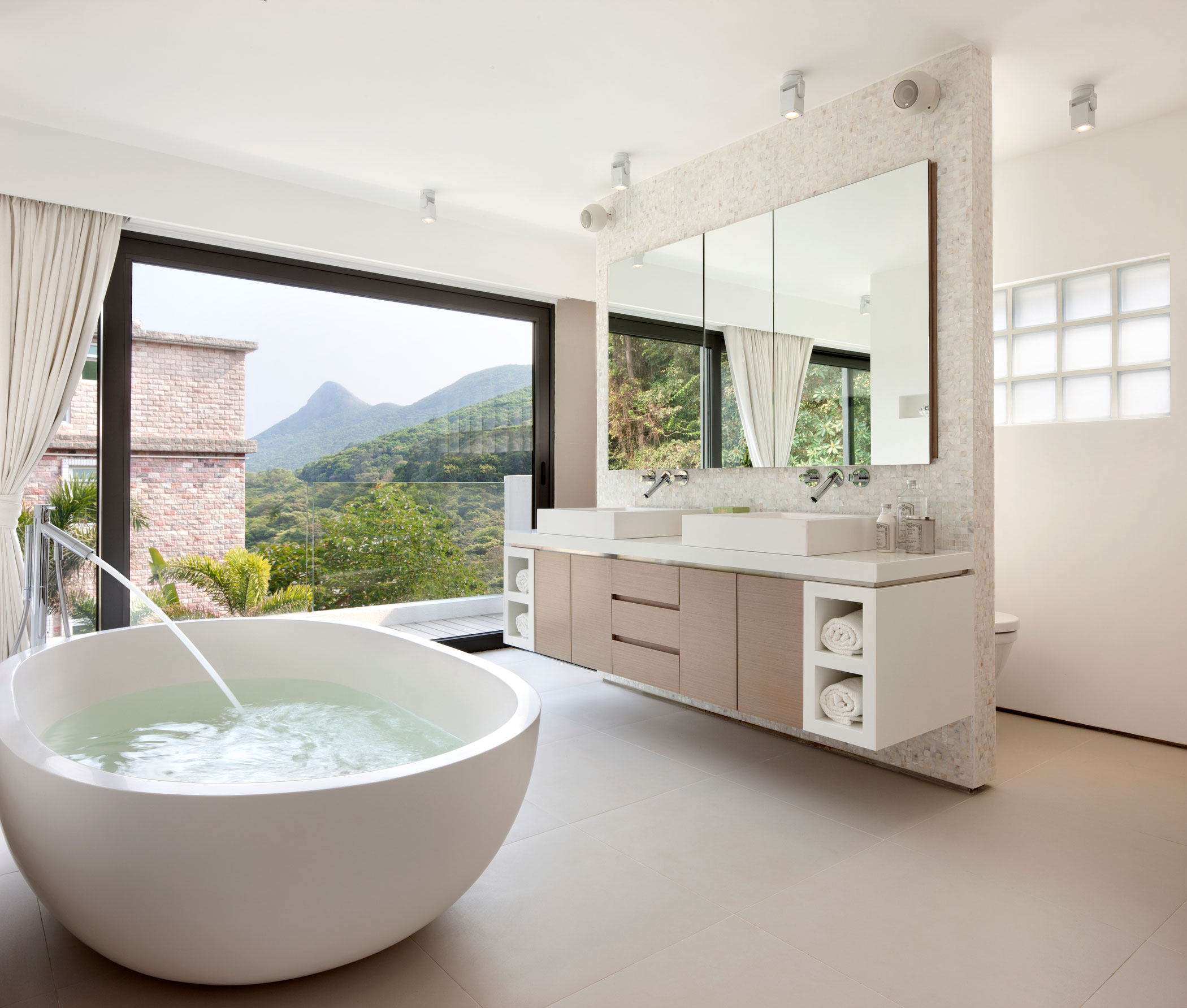 A Stunning and Outstanding Contemporary Home in Clearwater Bay, Hong Kong by Original Vision (18)